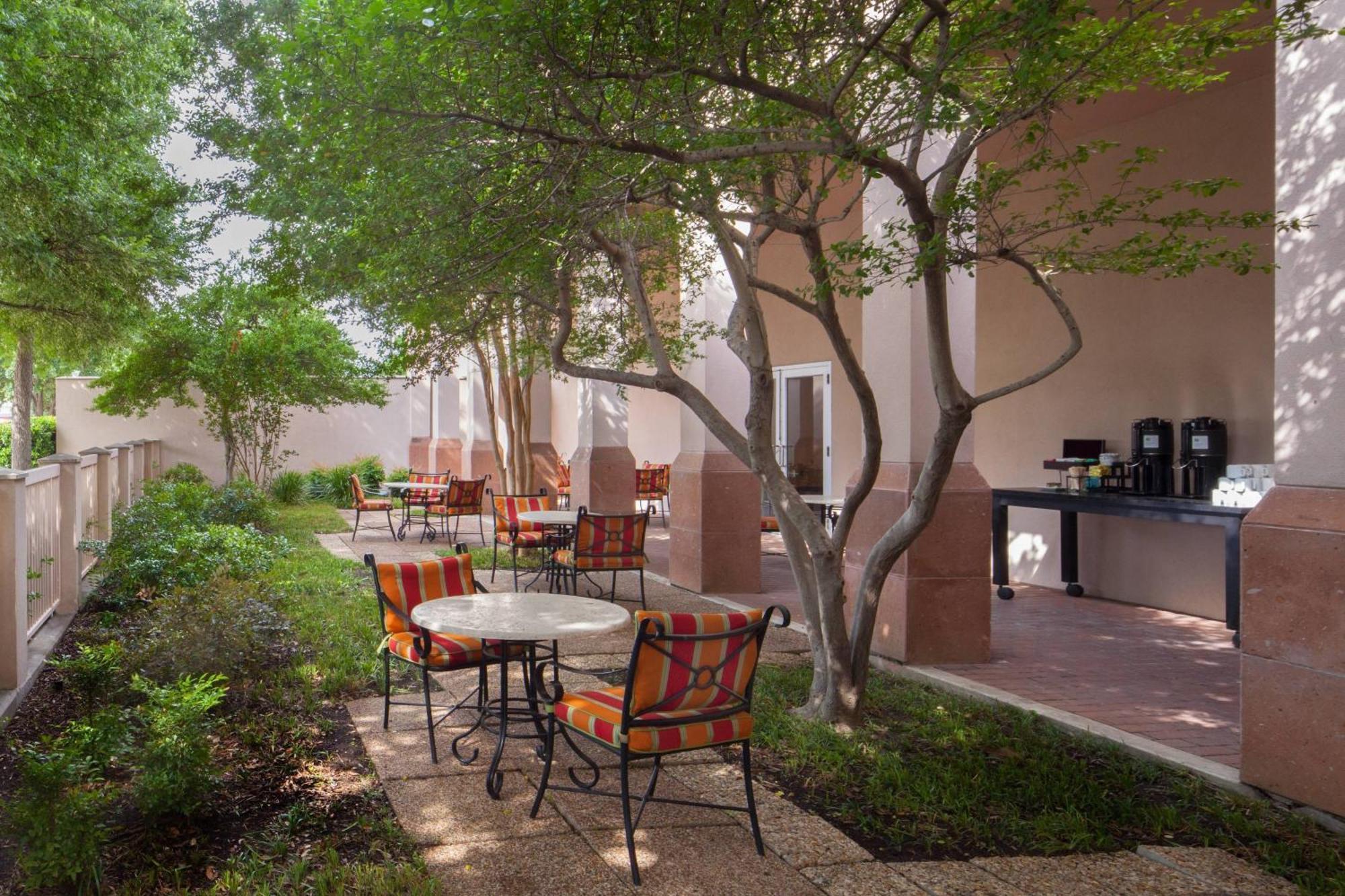 Dallas Marriott Suites Medical/Market Center Exteriör bild